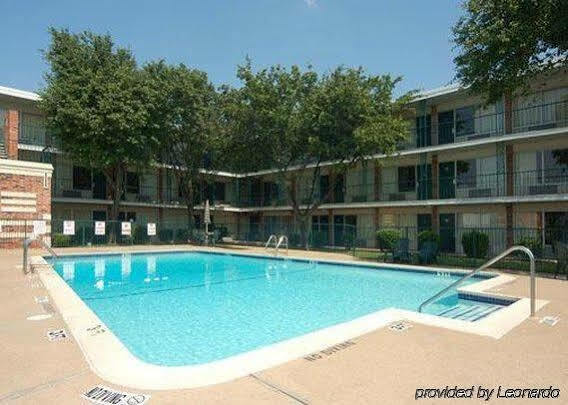 Econo Lodge Airport I-35 North Farmers Branch Exterior foto