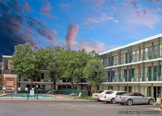 Econo Lodge Airport I-35 North Farmers Branch Exterior foto